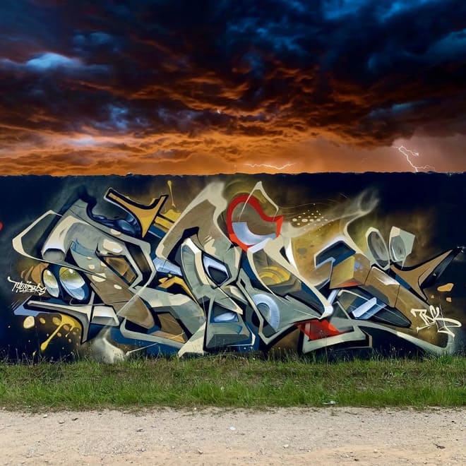 Wildstyle graffiti mural by Helio Bray