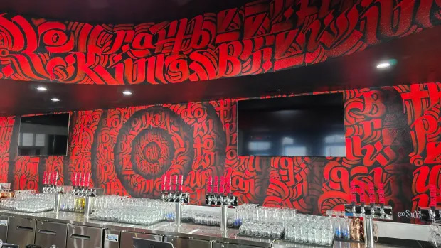Main bar mural at Kings Brewing